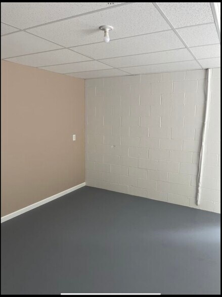 Building Photo - 1053 Red Apple Ct