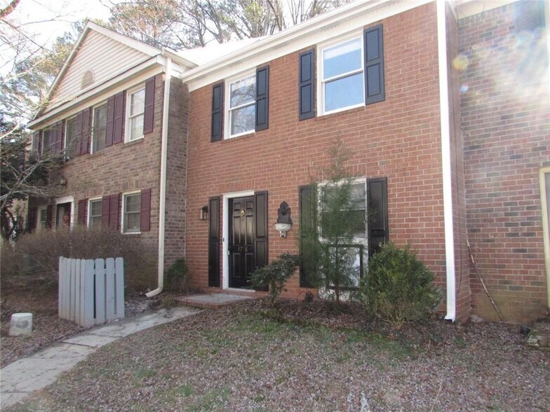 Building Photo - 1716 Twin Brooks Dr SE