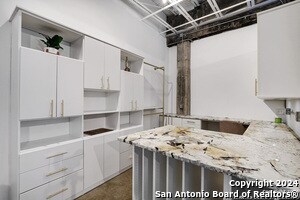 Building Photo - 1115 S Alamo St