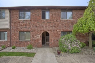 Building Photo - 2 Bedroom, 1.5 Bathroom Condo AVAILABLE NOW!