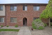 Building Photo - 2 Bedroom, 1.5 Bathroom Condo (AVAILABLE S...