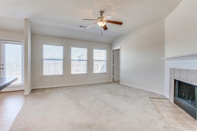Building Photo - 329 Crosscreek Dr