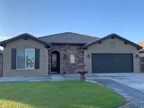 Building Photo - Modern 4-Bedroom Home with Solar, Dual Mas...