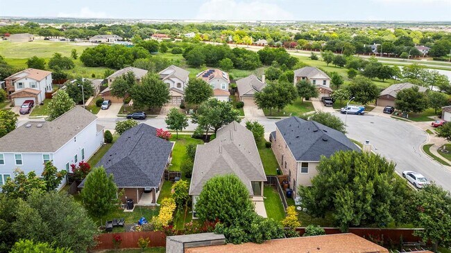Building Photo - 6605 Kirkwynd Dr