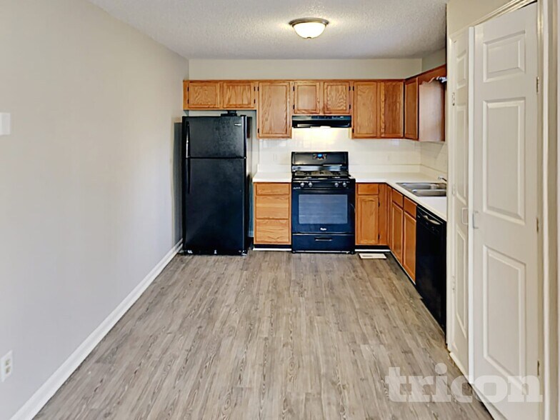 Building Photo - 199 Spring Dr