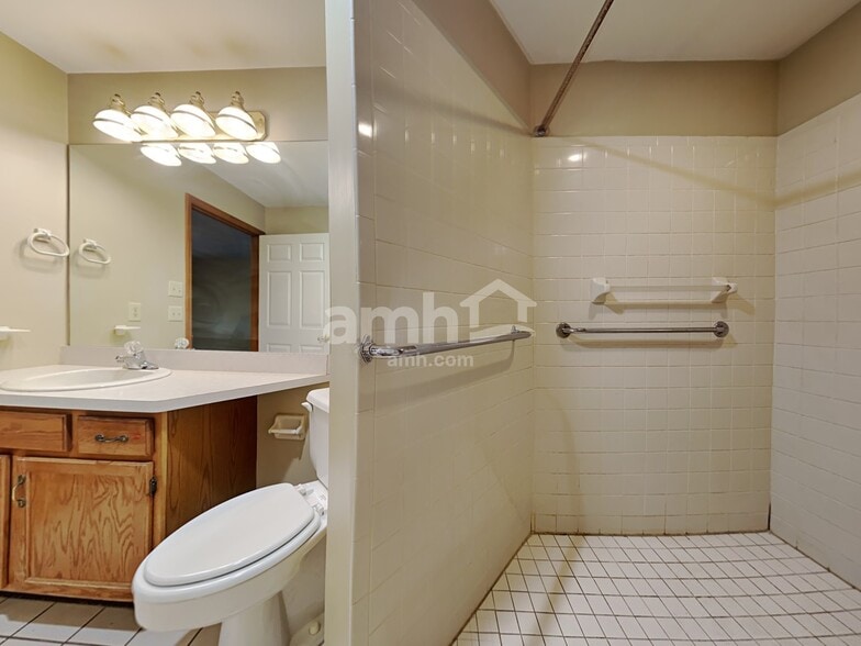 Building Photo - 110 Justin Pl