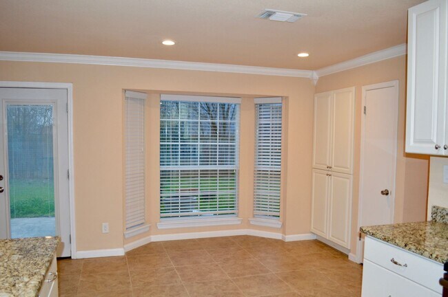 Building Photo - Beautiful 3 bed 2 bath home in a quiet nei...