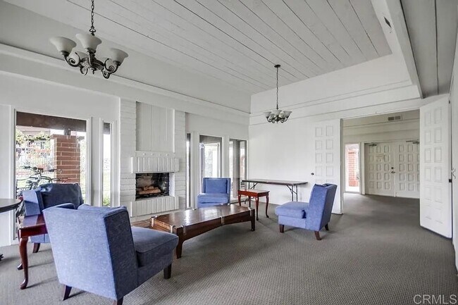 Building Photo - Fully Remodeled 2BR Condo with Designer Fi...