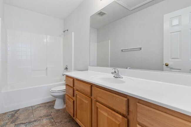 Building Photo - *NICE UPGRADED HOME IN SOUTHERN HIGHLANDS!!
