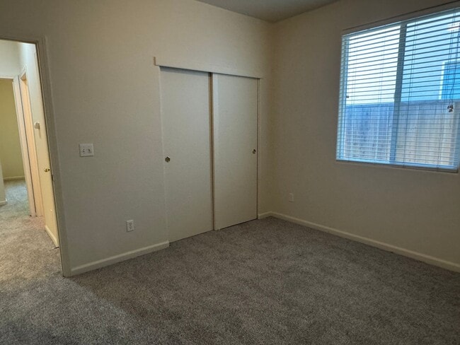 Building Photo - Available 9/1 Single level home in Lincoln...