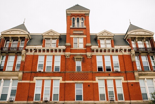 Building Photo - The Warner