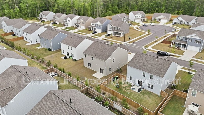 Building Photo - 413 Tucana St