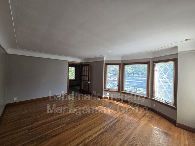 Building Photo - 9657 Outer Dr E