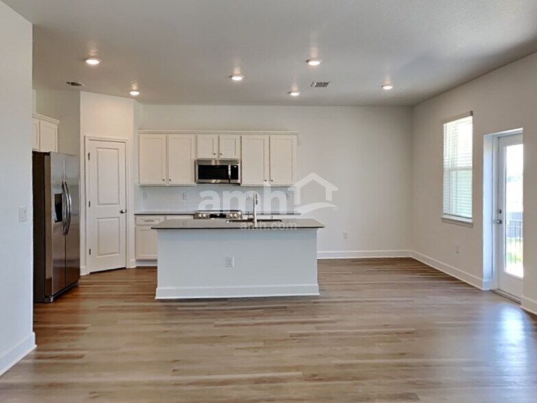 Building Photo - 37756 Dusty Saddle Ln