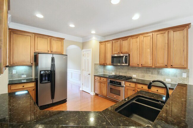 Building Photo - 3 bedroom 3 bath  Townhouse in Cobblestone...