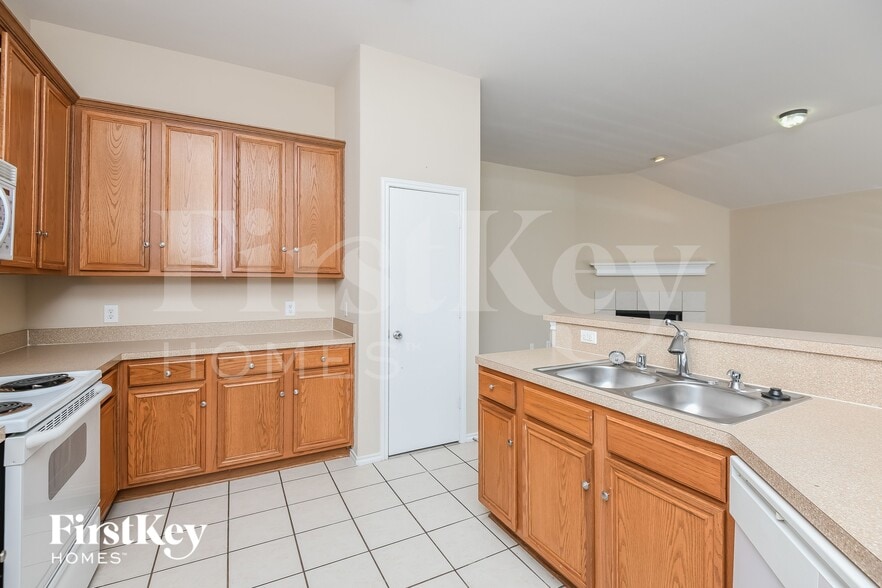 Building Photo - 1517 Brandon Dr