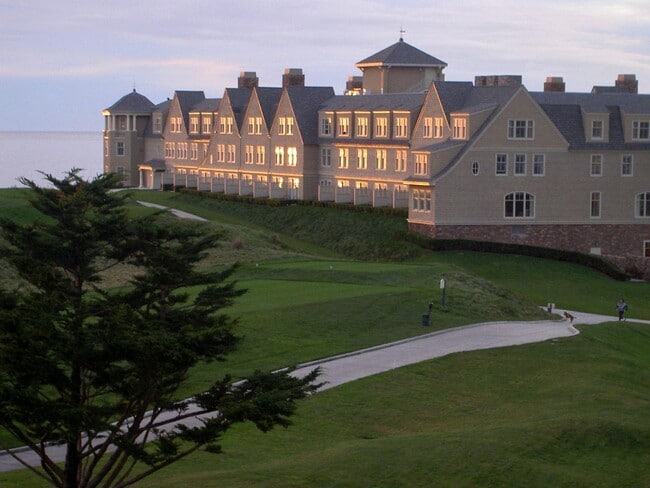 Building Photo - 44 Fairway Pl