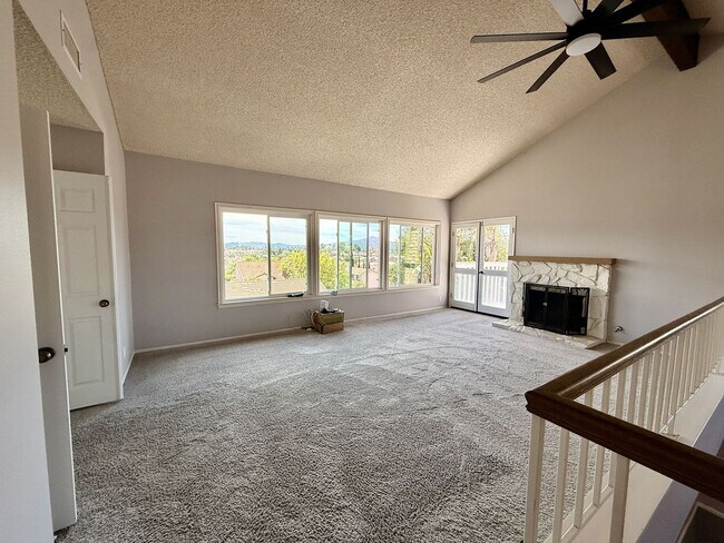 Building Photo - Large 3 bedroom home in quiet neighborhood cul-de-sac with amazing views