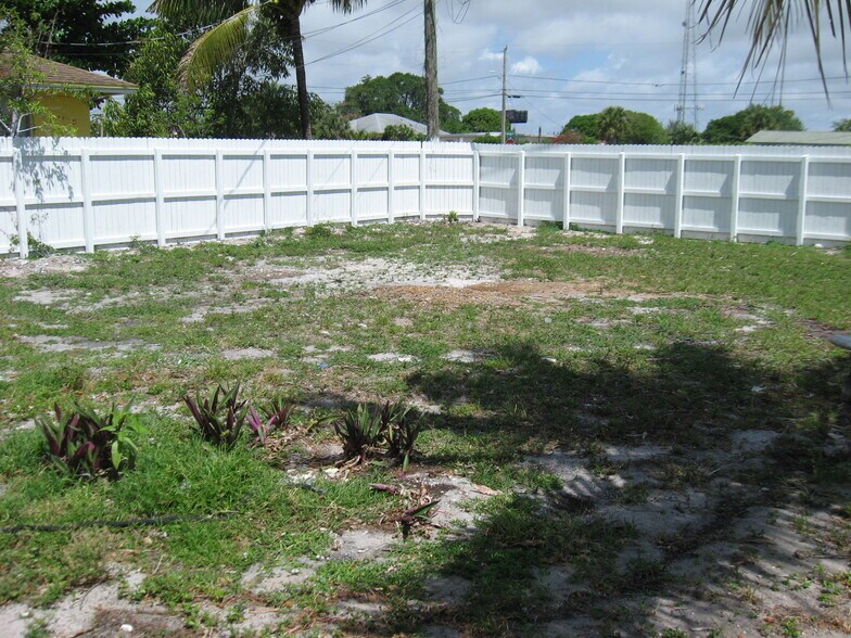 Building Photo - 431 NW 12th Ave