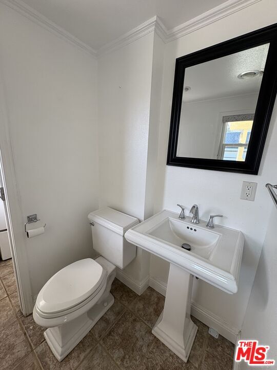 Building Photo - 2417 Andreo Ave