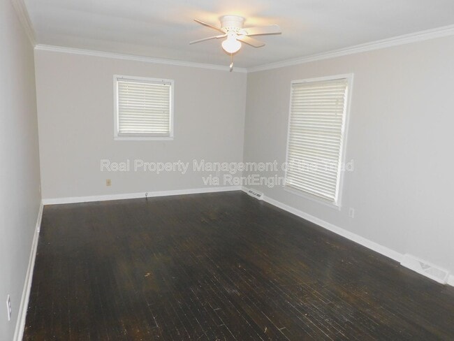 Building Photo - 3005 Stratford Dr