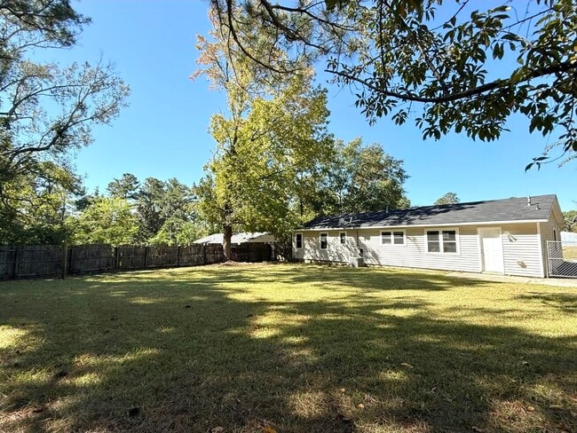 Building Photo - 223 Westmont Dr