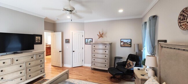 Building Photo - 503 Waight St