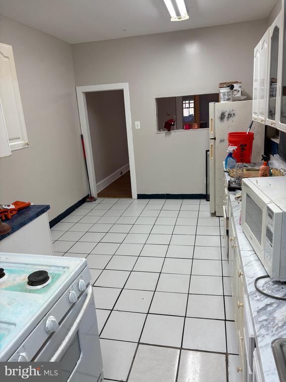 Building Photo - 5813 Hadfield St