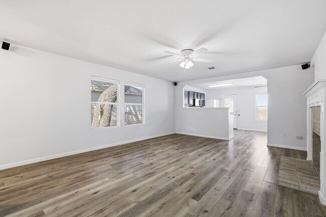 Building Photo - ***MOVE IN SPECIAL ONE WEEK FREE***Sophisticated Living Near Bamberger Nature Trails