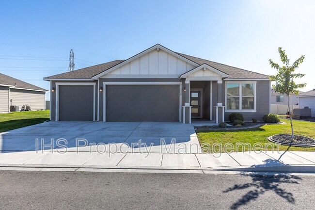 Primary Photo - 1127 S Blueberry Pl