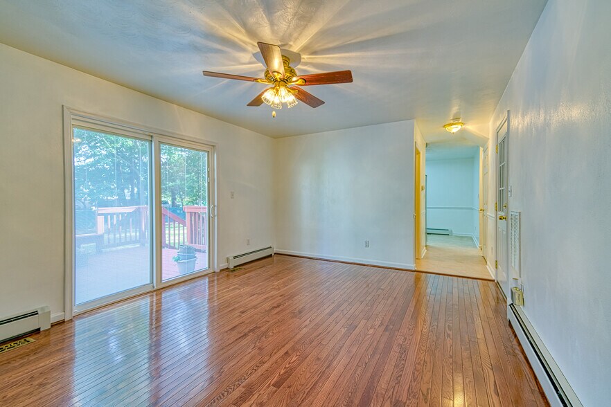 Building Photo - 21 Bayview Dr