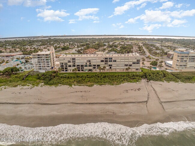 Building Photo - 995 N Hwy A1A