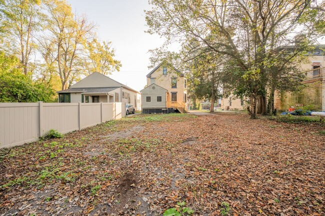 Building Photo - Large Beautiful Home in Northside