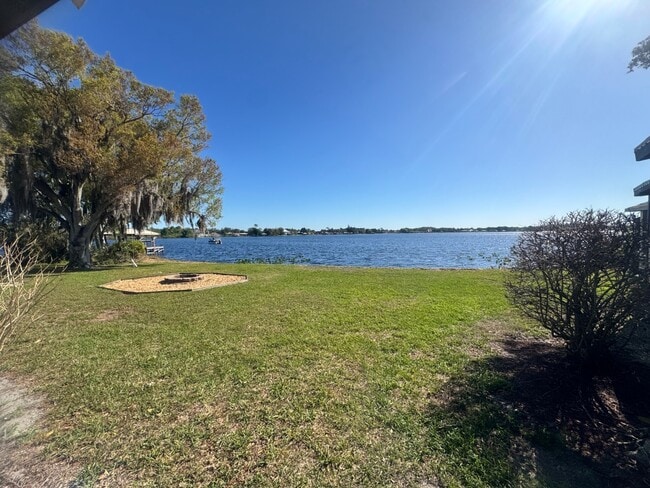 Building Photo - 734 Memorial Dr