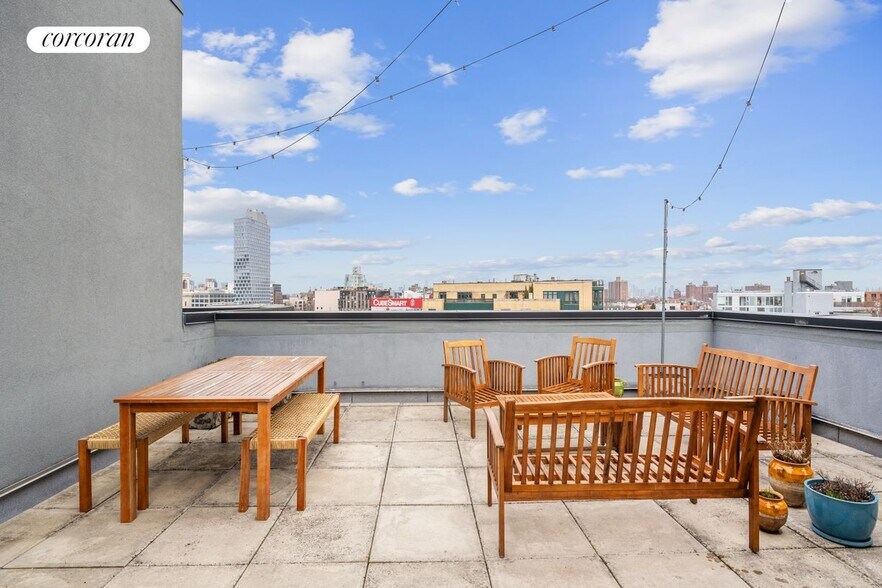 Building Photo - 737 Bergen St