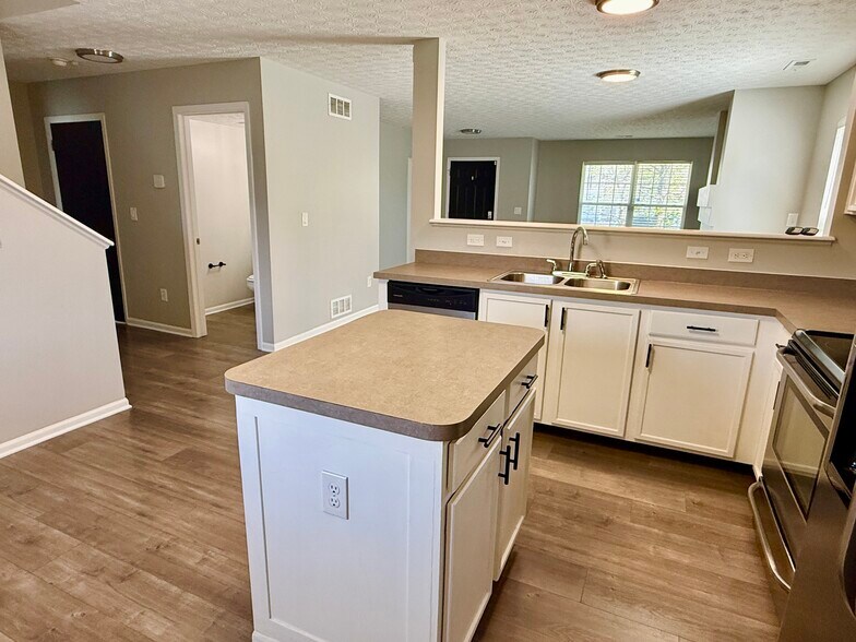 Building Photo - 4681 Grandover Dr