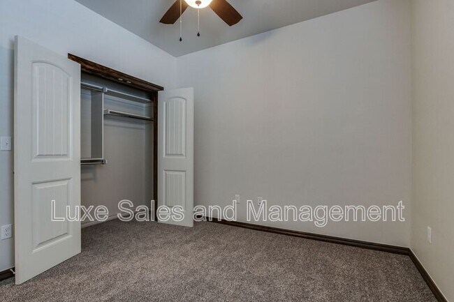Building Photo - 2200 Alta Vista Ln