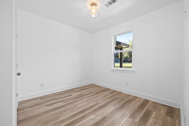 Building Photo - 18800 Hogan Cir