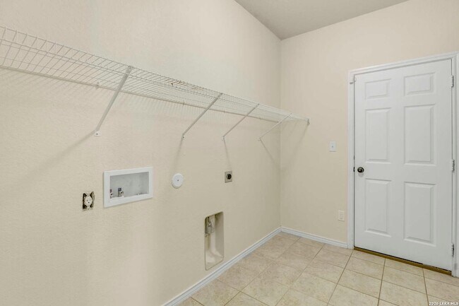 Building Photo - 322 Walnut Crest