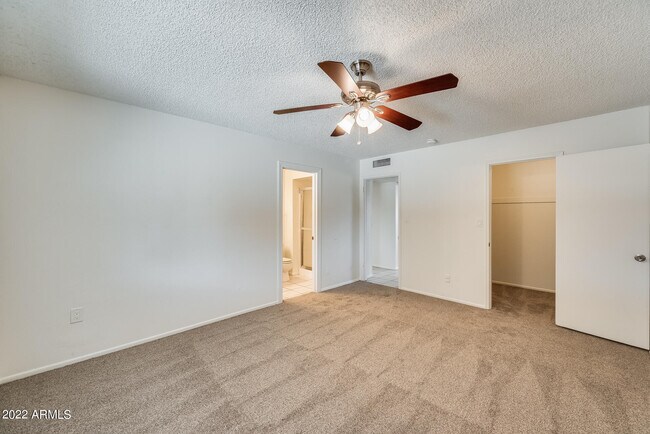 Building Photo - 10424 N 38th Dr