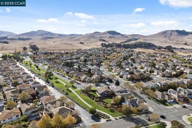 Building Photo - 732 Antiquity Dr