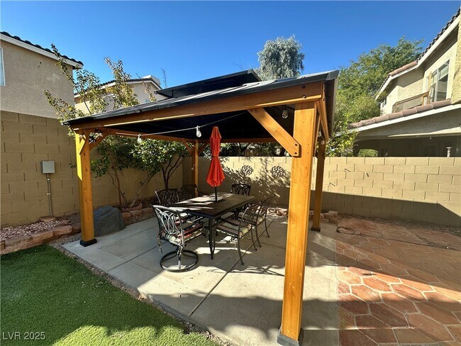 Building Photo - 2413 Rue De Bourdeaux