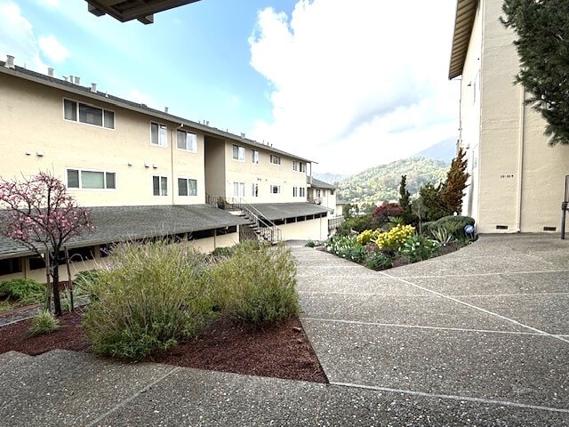 Building Photo - 175 Upper Via Casitas