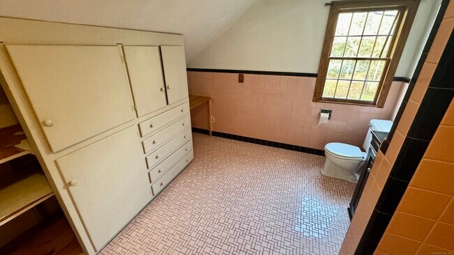 Building Photo - 45 Hoppen Rd