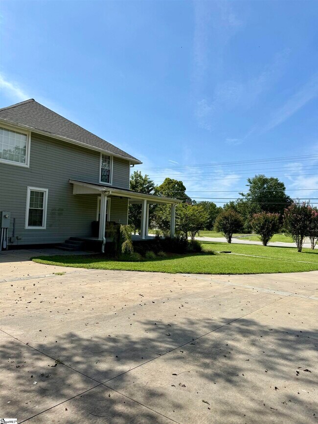 Building Photo - 909 Anderson Ridge Rd