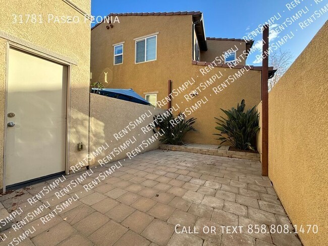 Building Photo - 2 BR 2.5 BA Condo located in The Paseos at...