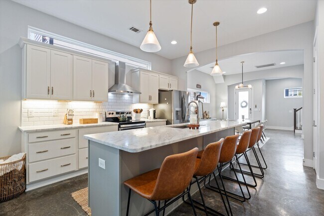 Building Photo - Beautiful Home in Nashville!