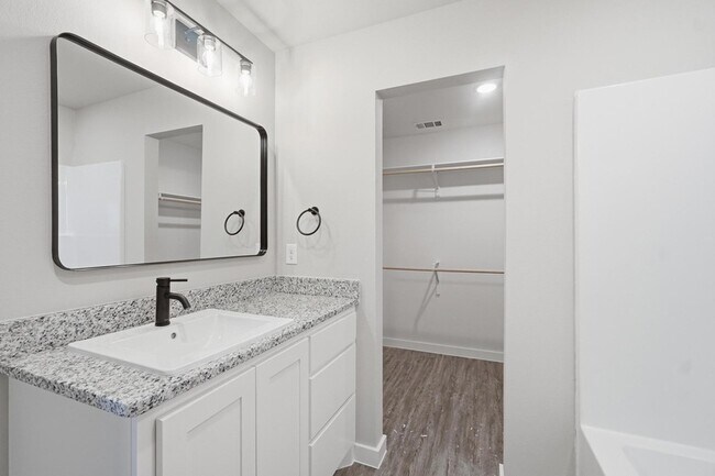 Building Photo - 426 Elmont St