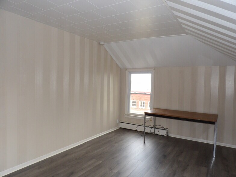 Living/Bedroom - 817 N Jefferson St