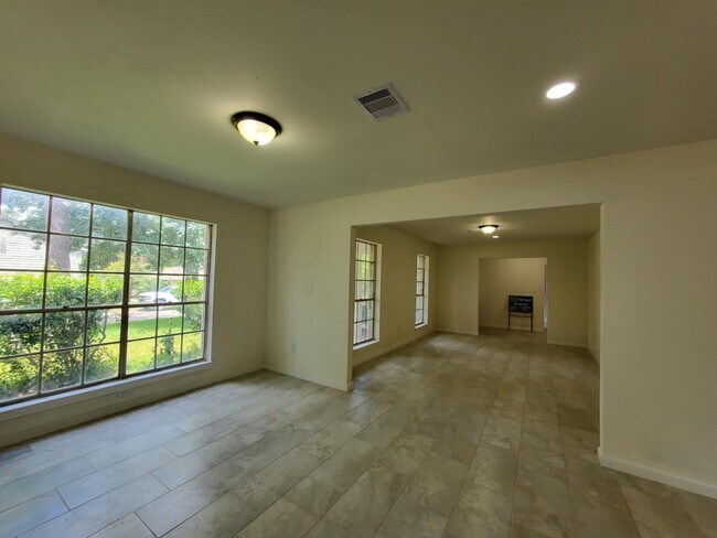 Building Photo - 22019 Kenchester Dr